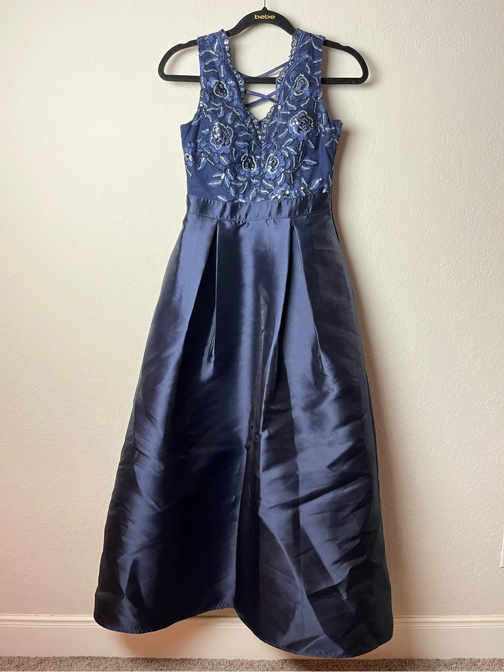 Trixxi Navy Blue Embroidered Floral Sequin Satin Formal Gown Junior's 3 - Picture 4 of 8